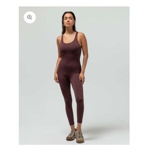 NWOT Reformer Pilates The Onesie With Keyhole Back Jumpsuit Xs/s Plum G196